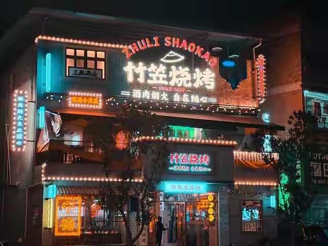 四川宜宾烧烤店老板娘真的是被强奸吗？对此我有不同的个人看法。先来个假设，如果她老