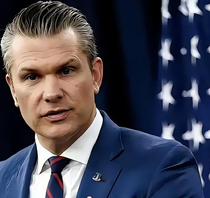 美军扔下了一枚12.3吨的超级钻地弹，是用花20亿美元造的B-2隐形轰炸机运来的