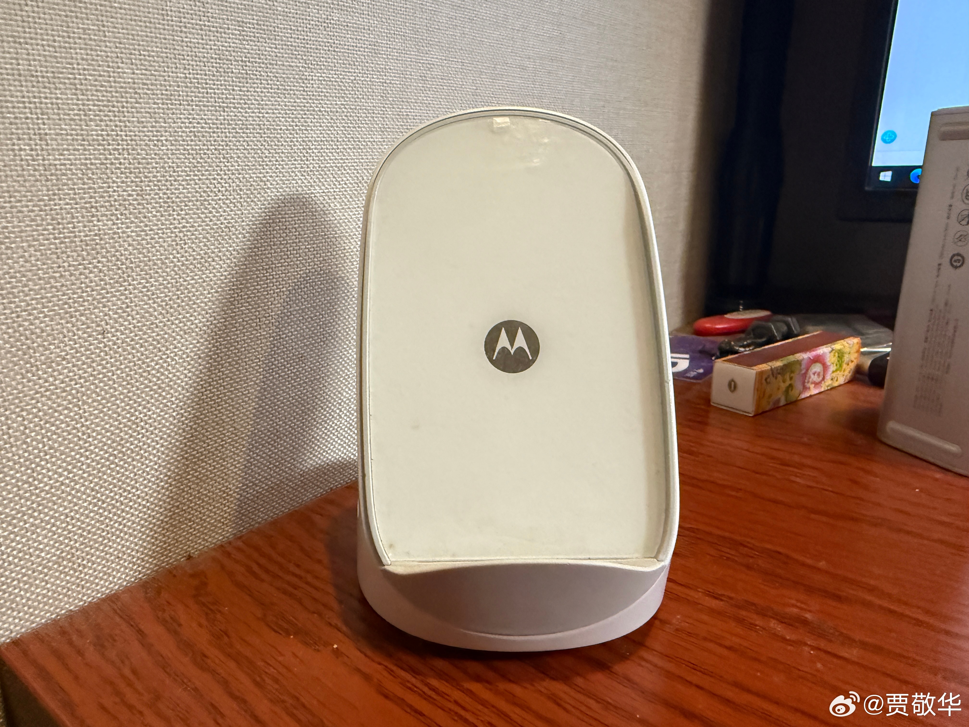 手机坏掉了，无线充电底座还在，这老尴尬了。由于无线充电的快充都是私有协议，不知道