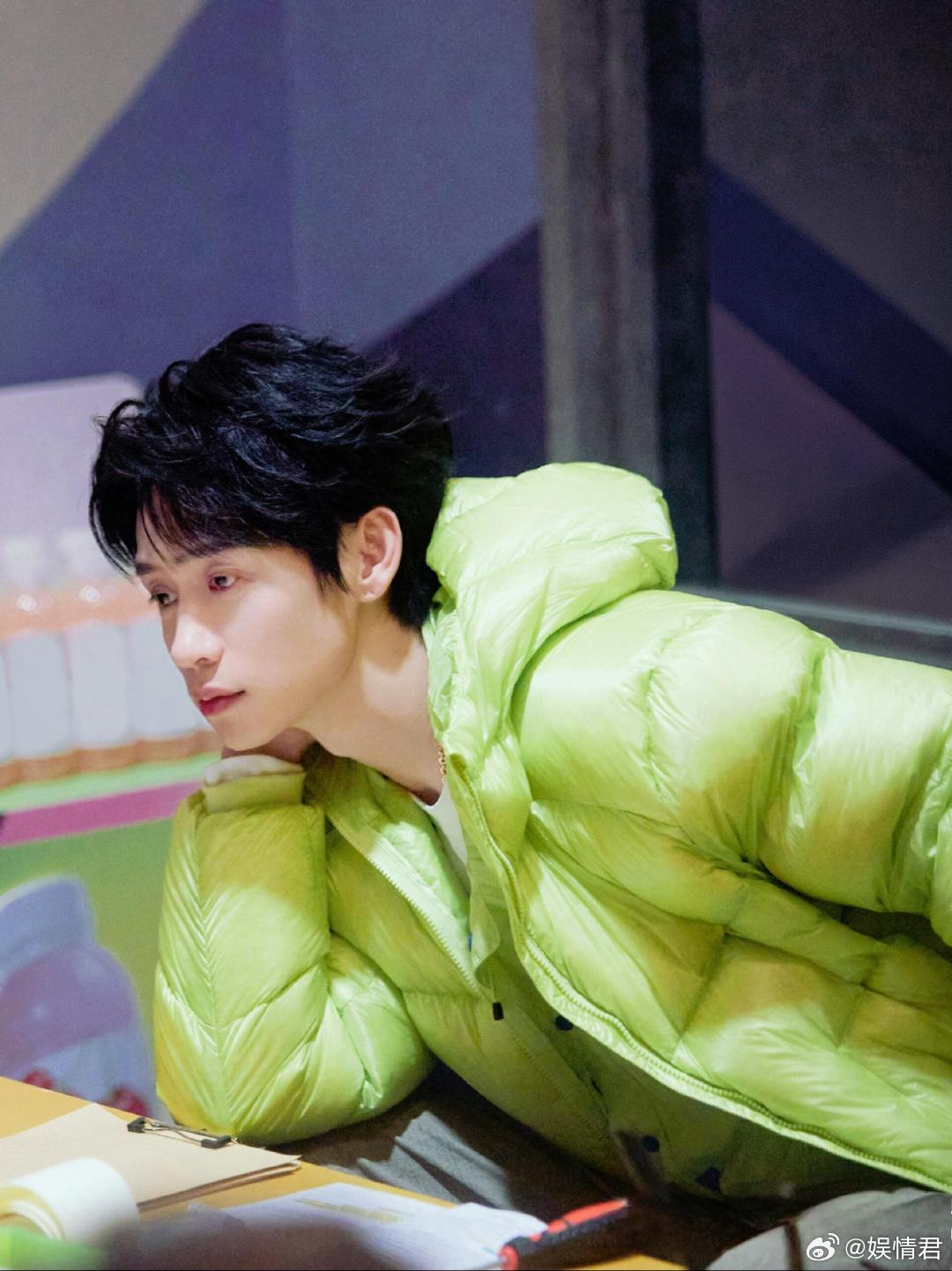 魏晨怎么还长这样这竟然是40岁的魏晨不是，这竟然是40岁的魏晨吗，连真的一点没变