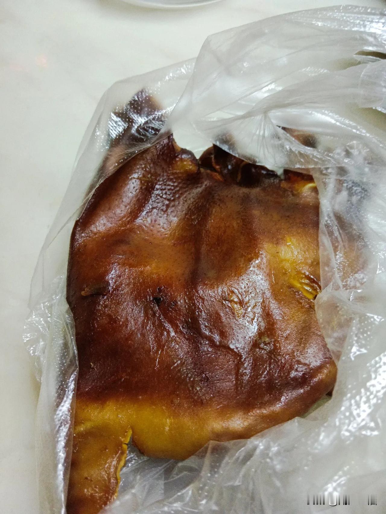 今天突然想喝酒了

因为我的一篇文章爆款了，这心里呀高兴的很，昨天和前天，我是整