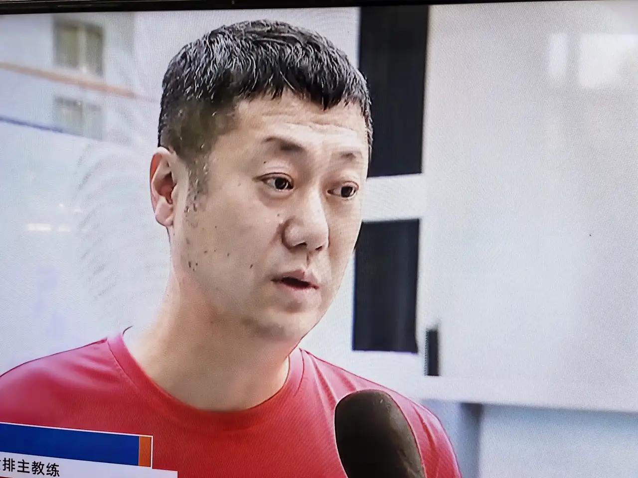 本以为经过几个月的封闭集训，世联赛首场比赛中国女排会给我们带来惊喜，没想到0比3