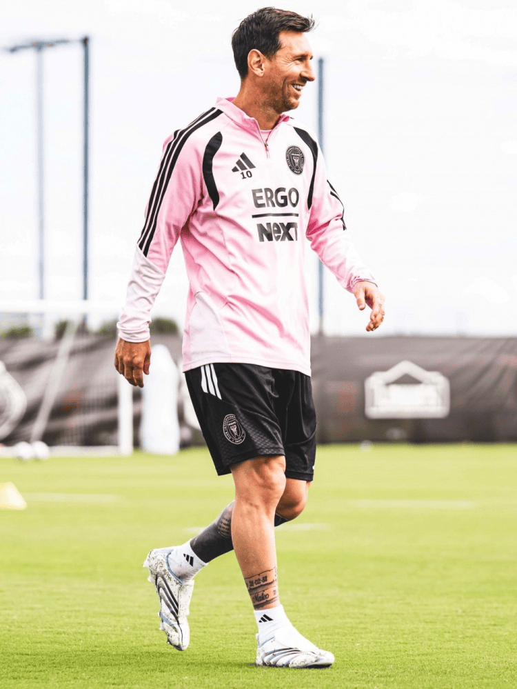 备战新赛季！梅西Ins晒与苏亚雷斯、德保罗的训练合照