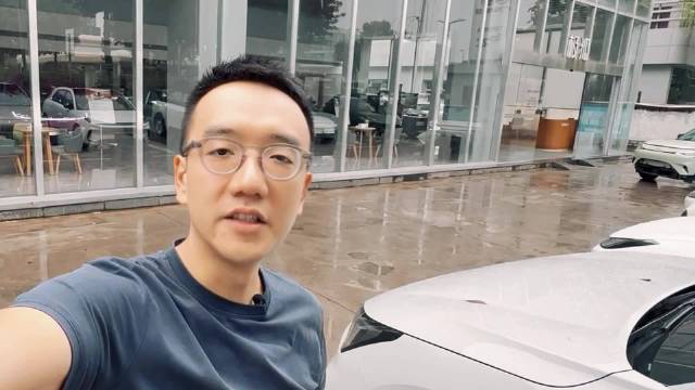 极狐阿尔法T7开启预售仅72小时订单便突破30000台，成为15万级新能源SUV市场现象级车型。今天