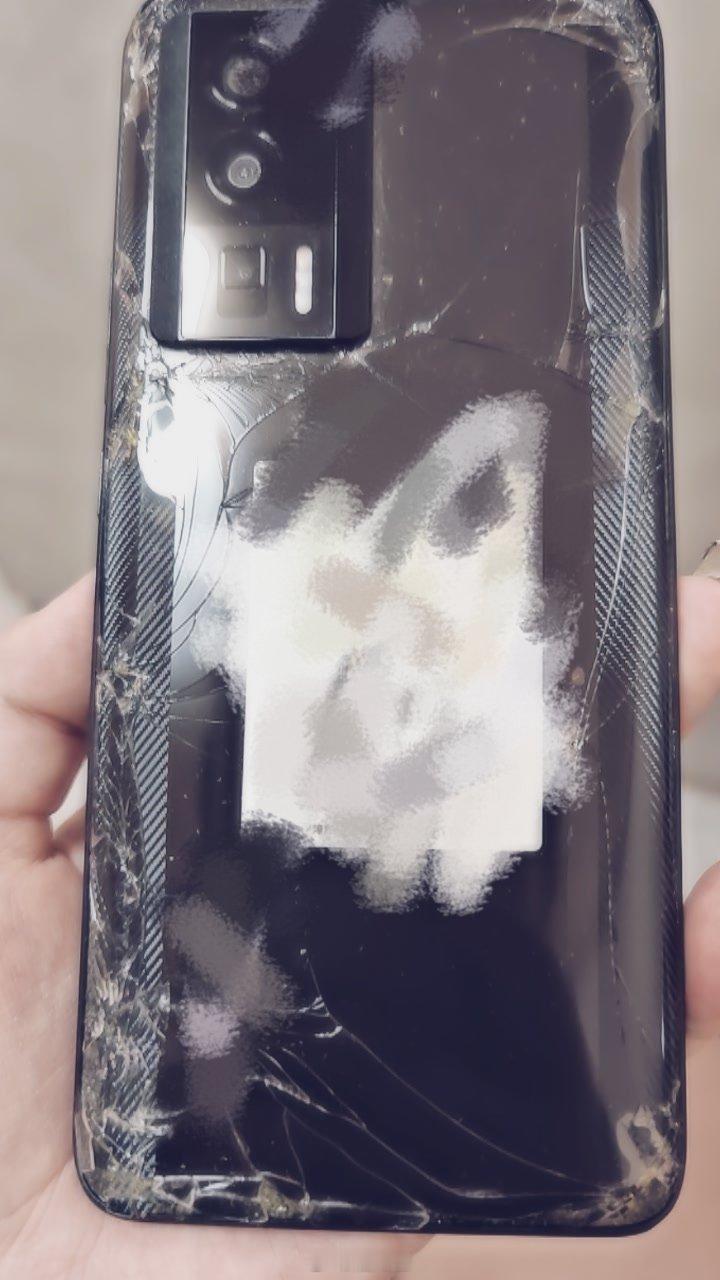 #上海Manner一男店员殴打女顾客#现在一看见打架，就能想起来女朋友打架拿手机