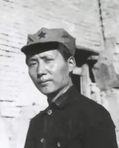 谁是红军的缔造者？追根溯源，人民军队最初是从毛主席带上井冈山那800壮士开始的，