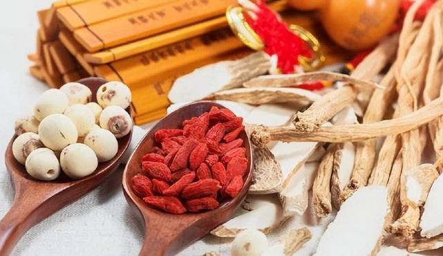 久耗精血致机能低下？中医两步调理：补精血、化痰湿，恢复状态







很多朋