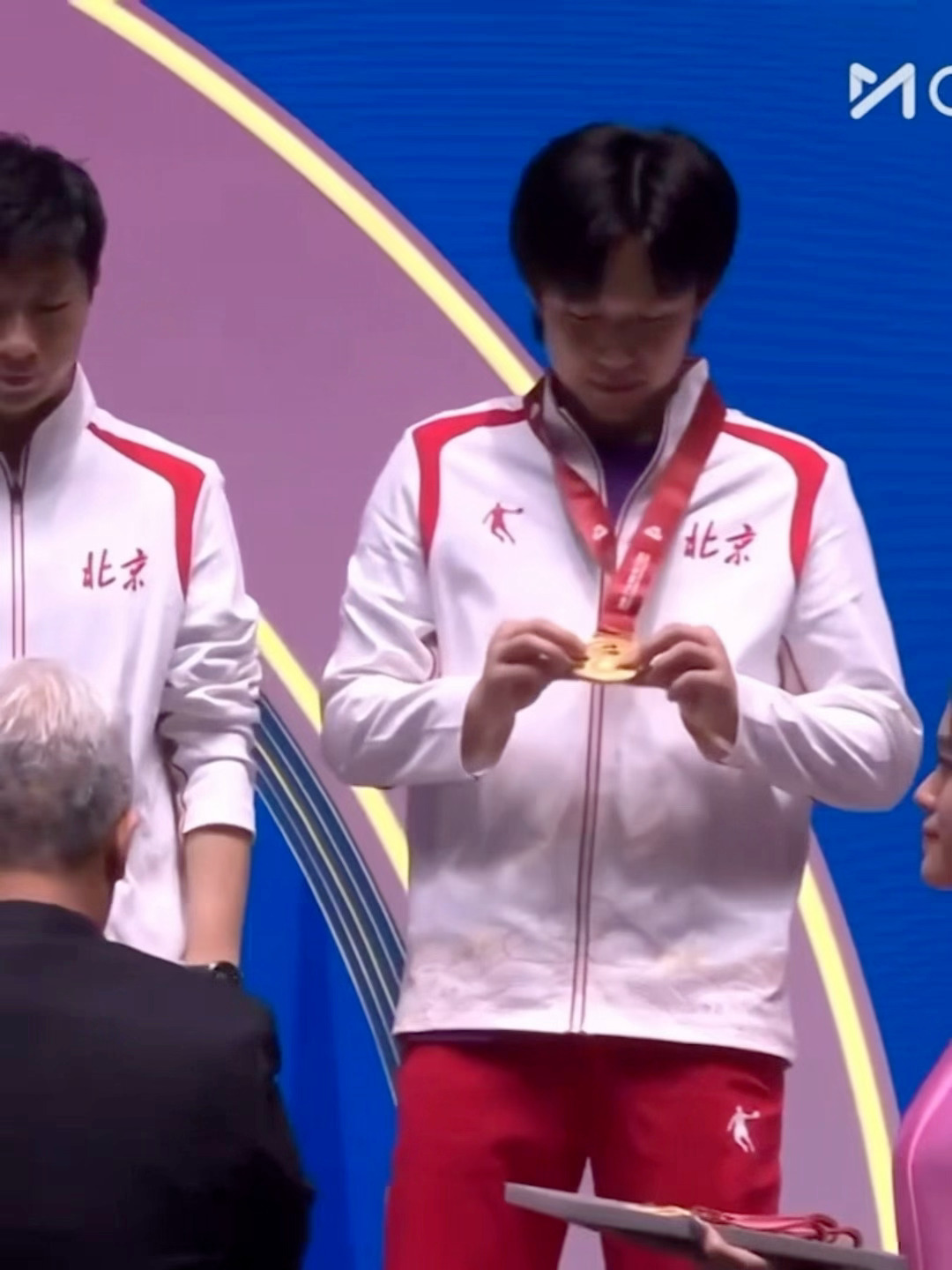 恭喜小王🥇好奇小狗 