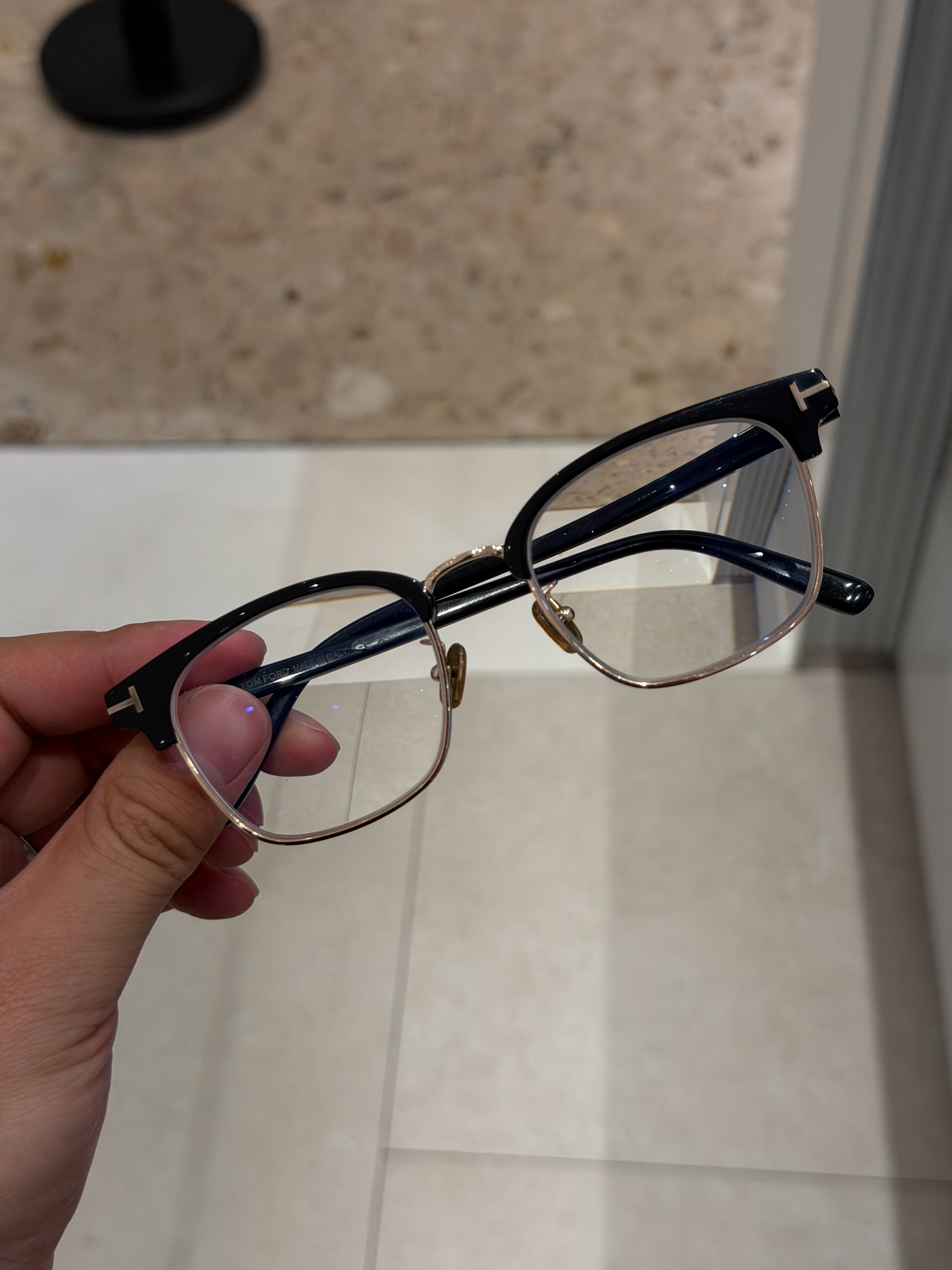 这个TF的镜框3000多，Nikon的镜片6000多，一副眼镜总共花了10000