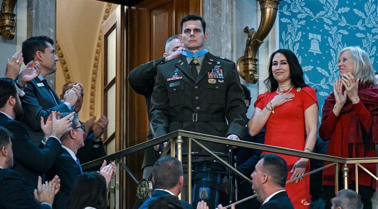 這是Captain America棣屬第160特種作戰航空團，代號「夜行者」，航