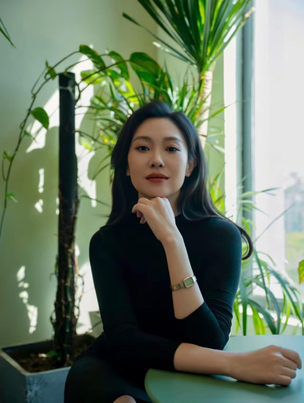 王佳佳火了，和她在《老舅》里的精彩表现脱不了干系。这部剧里，起初大家可能被郭京飞