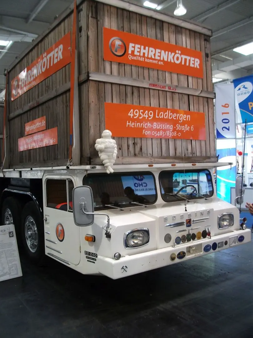 “低床”。Büssing  Supercargo  Decklaste...