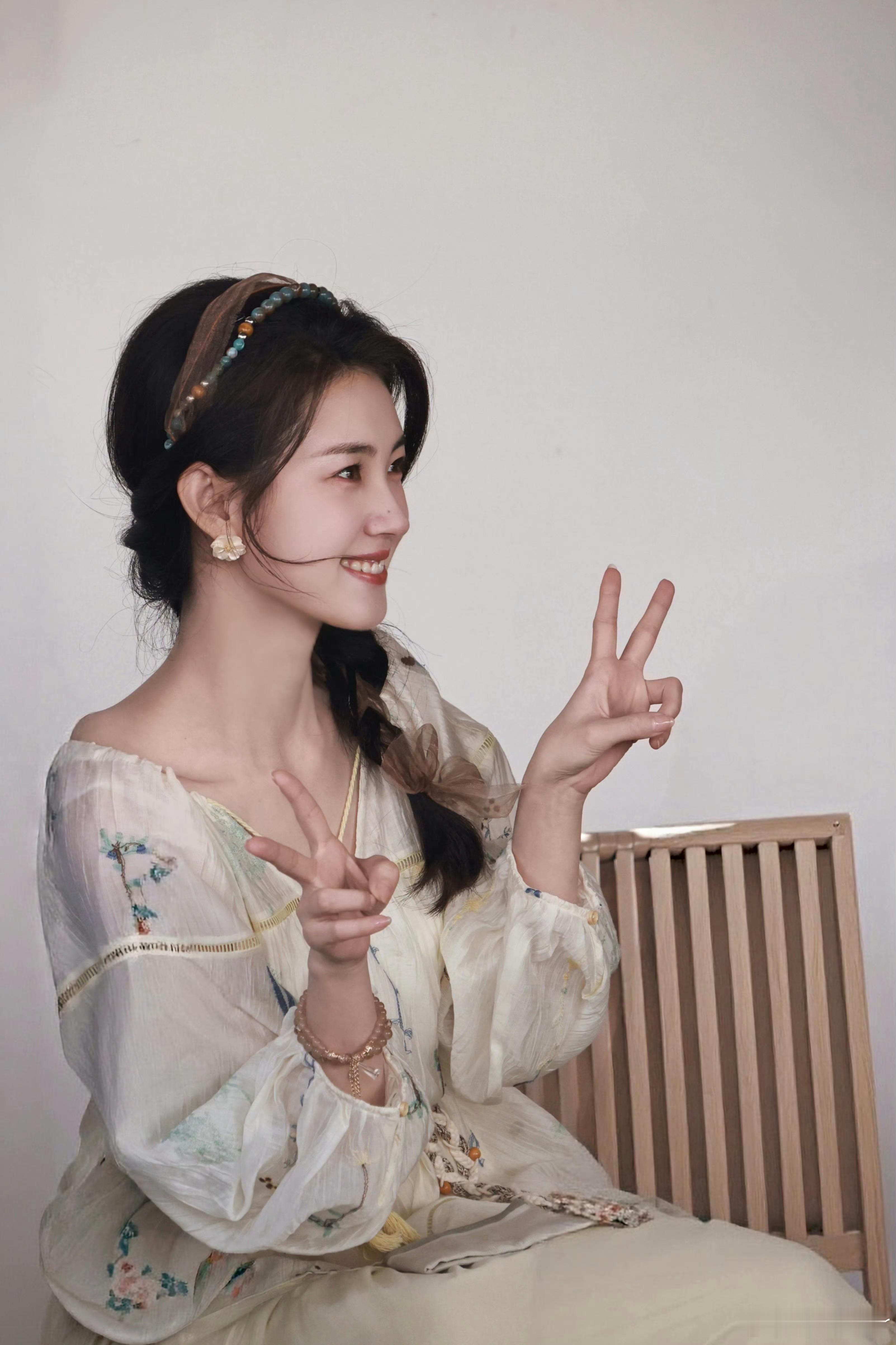 郭宇欣新剧清醒到让人心疼前晚瞅了瞅，前半部分有点意思，女主老公跟男主老婆出轨，被