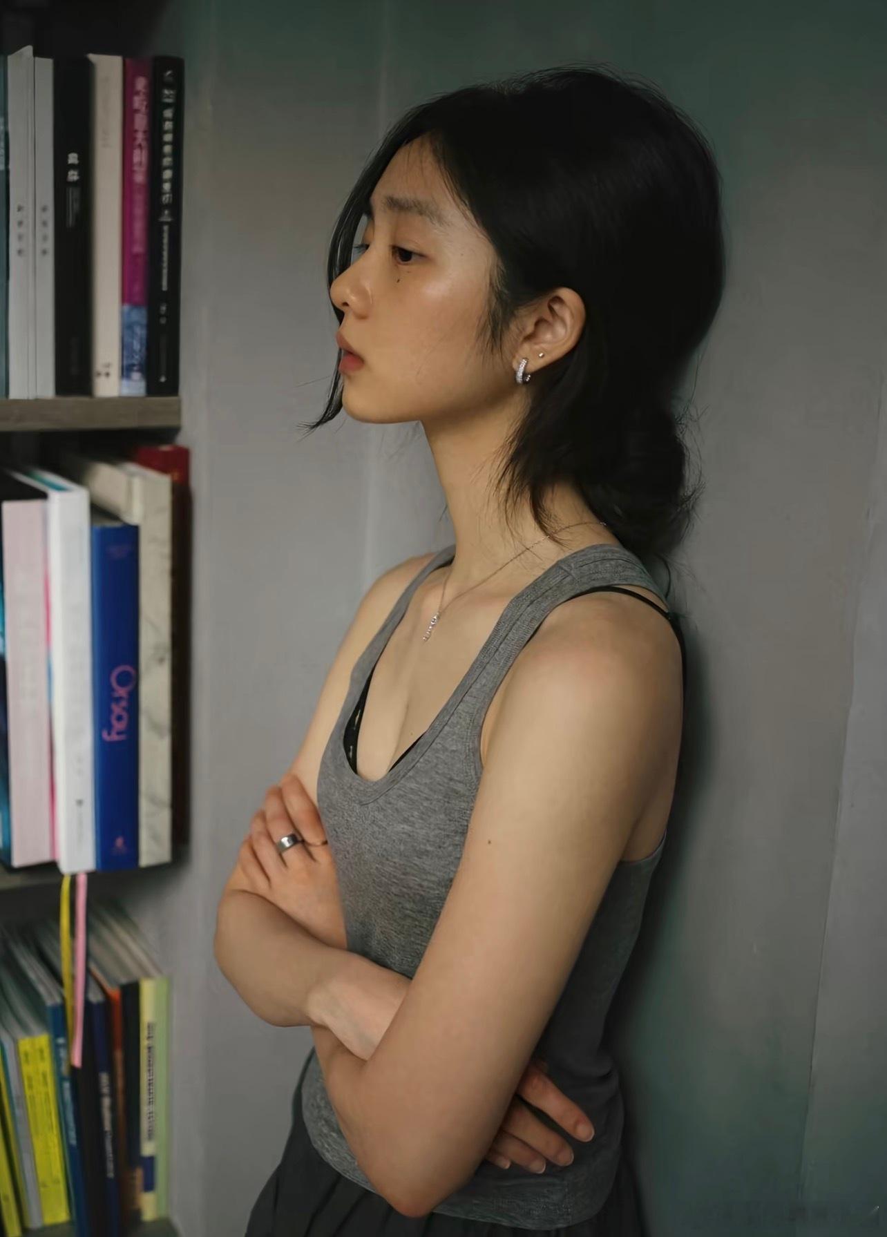黄多多 电影脸    看着她从《爸爸去哪儿》的小姑娘一路长大，如今完全是天生的电