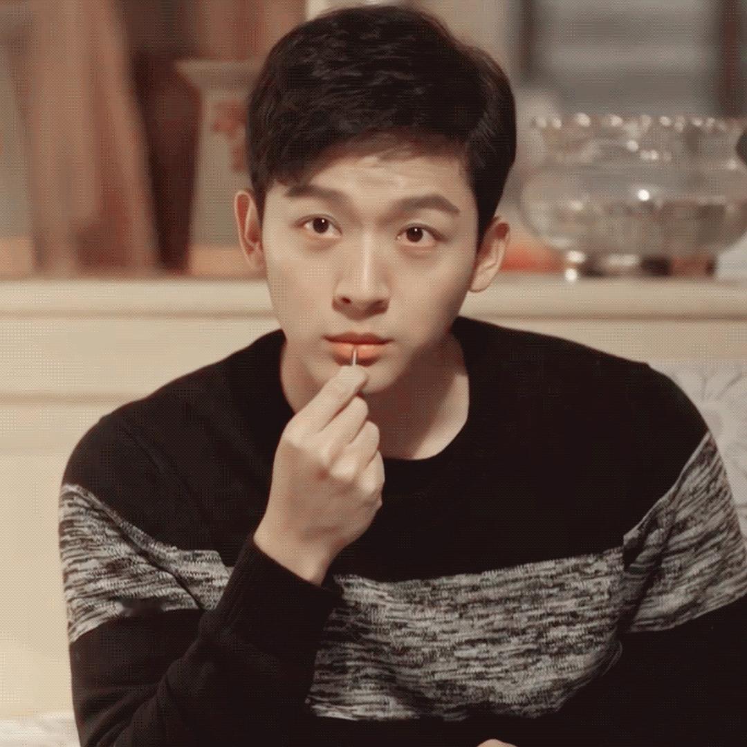 1月15日，张晚意粉丝婉拒沈月出演《但愿人长久》女主，直言沈月身材，长相，适配度