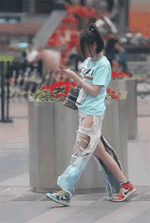 现在的时尚美女，我是越来越看不懂了，是不是跟不上时代了。