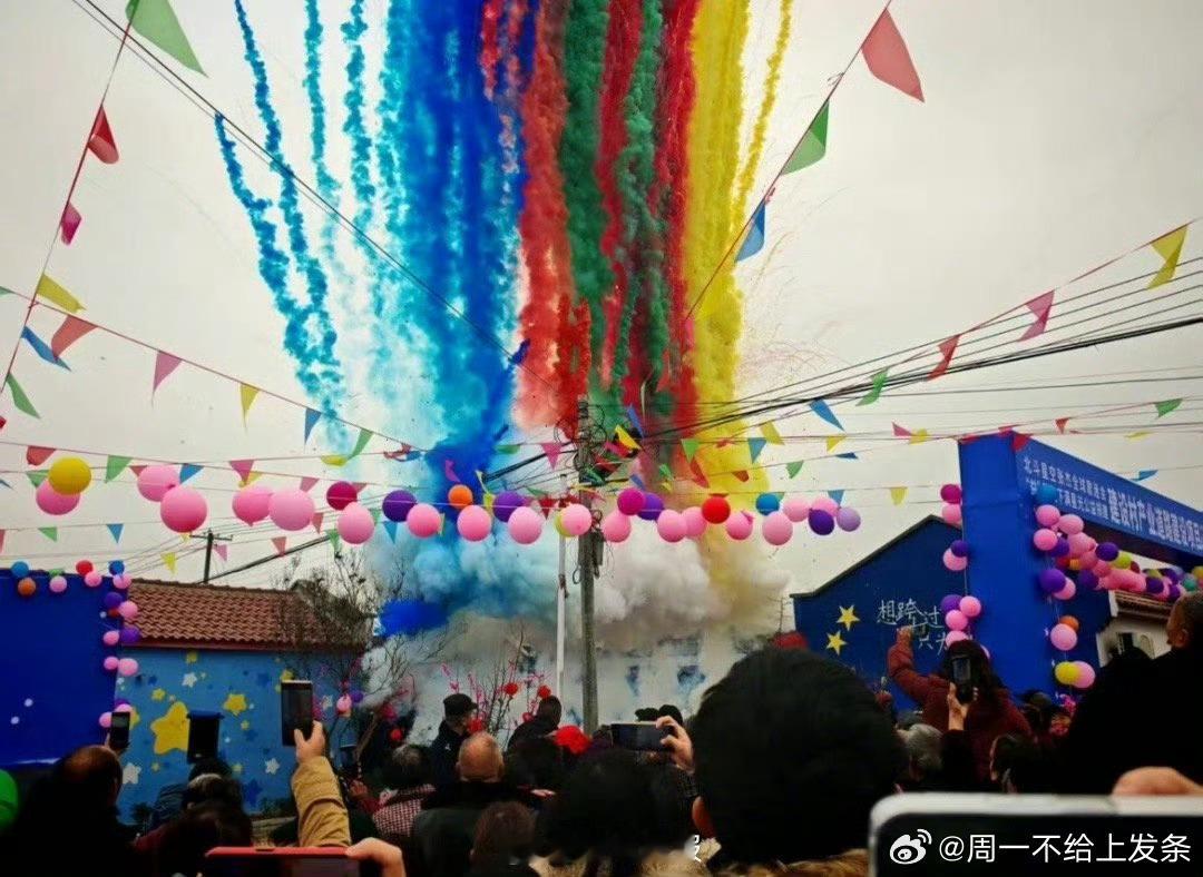 张杰歌迷会为四川一村庄出资修路星光汇聚成暖流！张杰歌迷会修路帮扶乡村，村子将变身