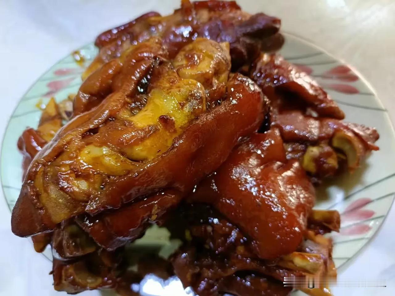 猪脚饭的复购依然居高不下，传统品类还是好做一些。
尝试接触很多品类，复购都很难维