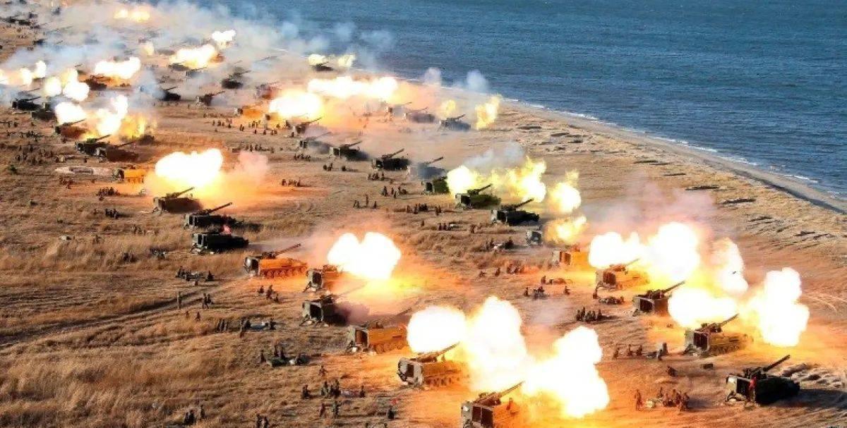 朝鲜军队总参谋部突然下令，8个炮兵团准备开火，140万青年踊跃参军！但这不过是“