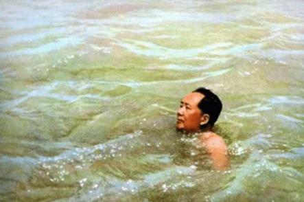 1947年，一位庙里的老和尚对毛主席说了一句话，“这黄河，谁都游得，唯有您不行”