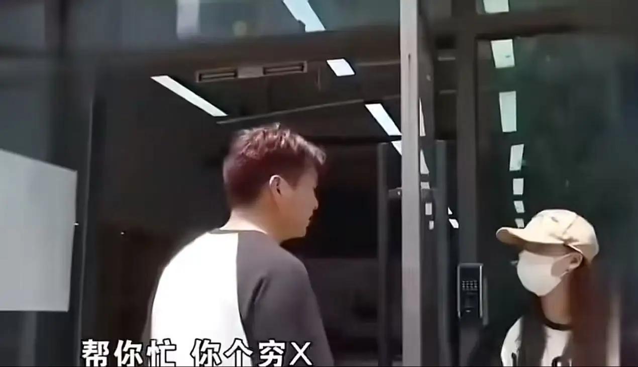 宠物店老板免费帮忙照看女子猫咪，女子旅游回来后发现没给猫洗澡索要赔偿！小伙贴脸开