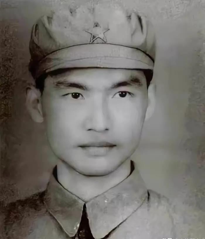 1947年，国军少校被俘，押送到连部，连长正要问话，他却先说：“同志，你级别低，