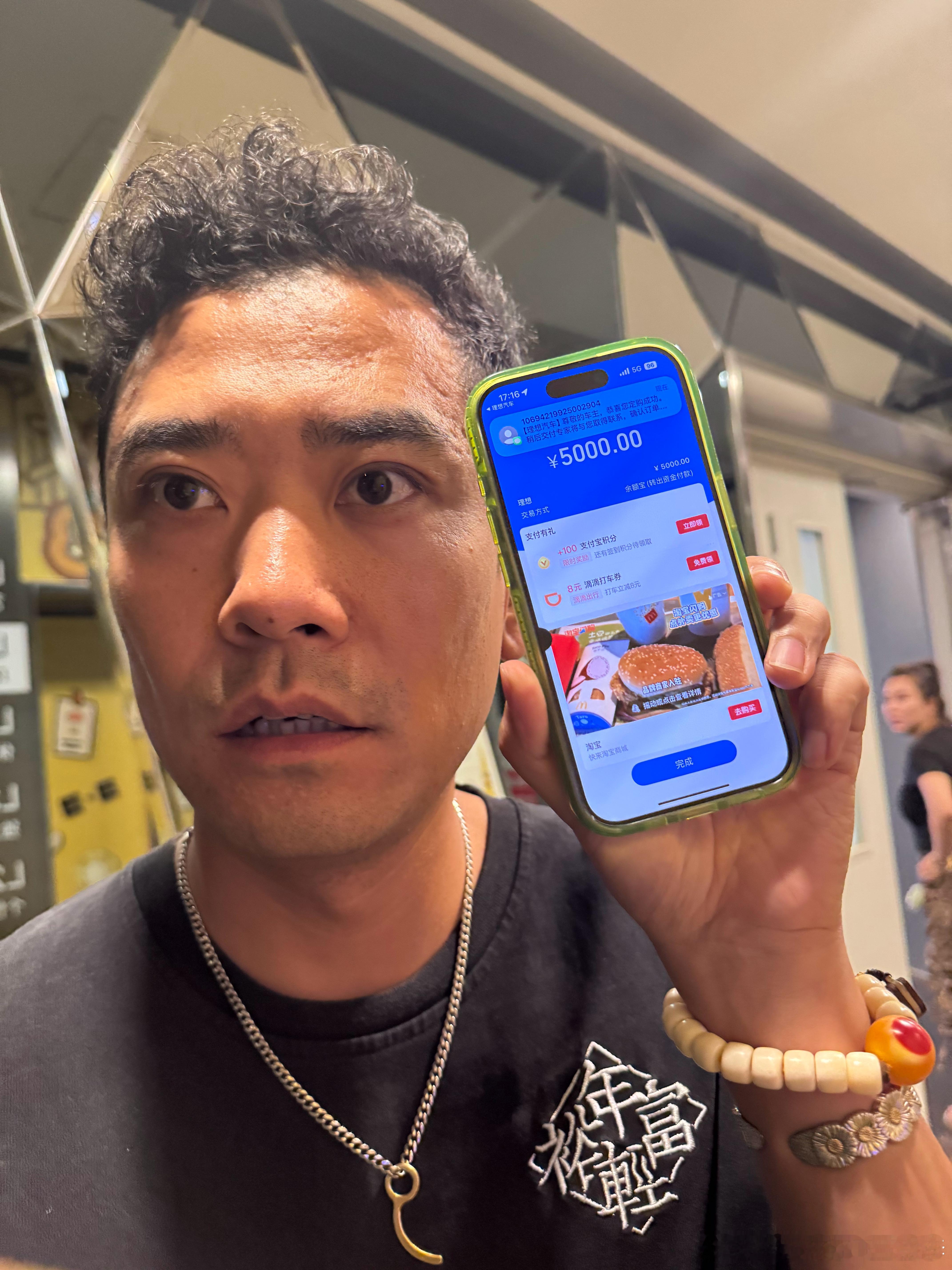 在我的不屑努力下终于给张哥营销了一台理想MEGA因为我买不起我又想开[皱眉]你买