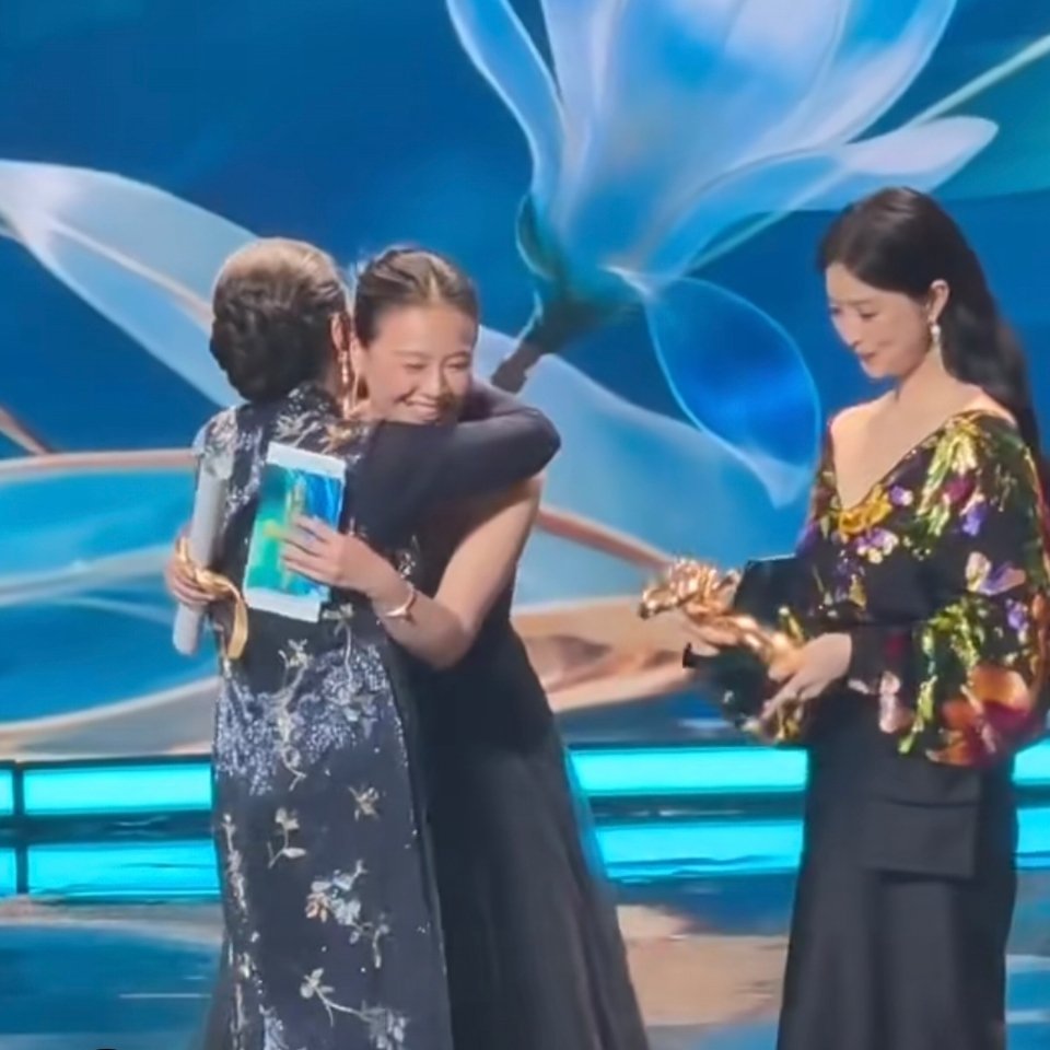 迟蓬白玉兰最佳女配角蒋欣，马思纯颁奖迟蓬实至名归白玉兰内场