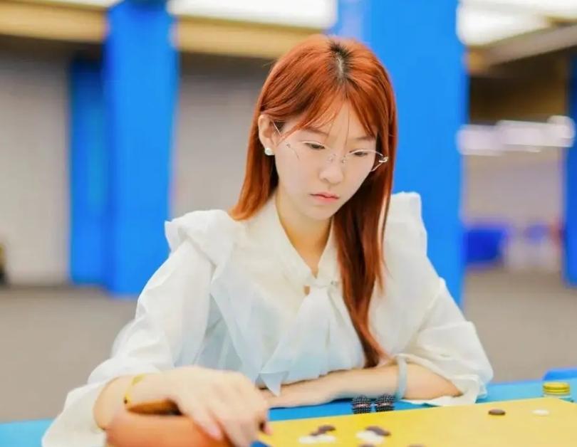 两盘逆转~吴依铭/方若曦会师决赛

9月18日，第4届深圳中国女子围棋名手赛半决