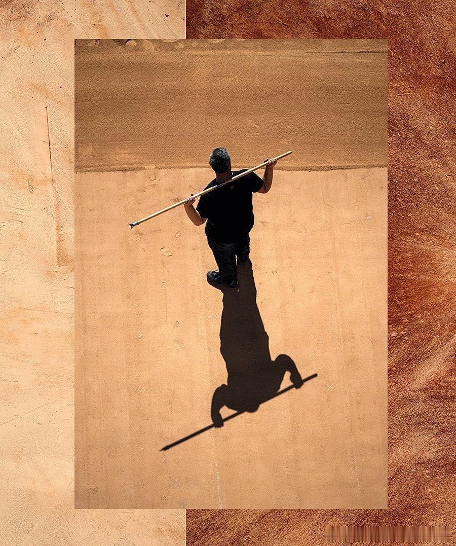 红土之上，序章待启你准备好了吗 👋📷：Guillaume Amat / FF