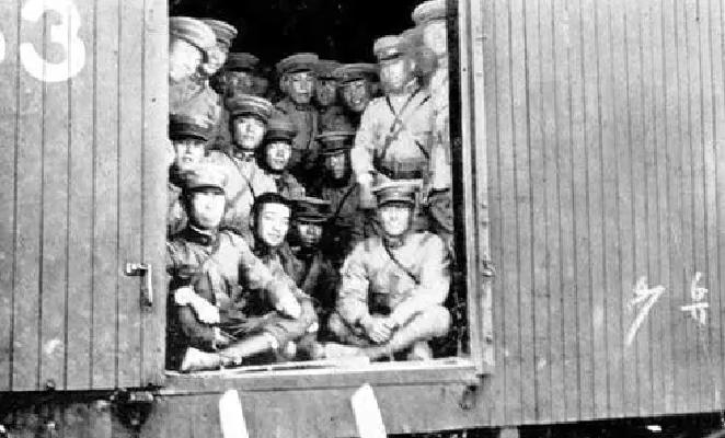 1931年9月19日，日军通过南满铁路军列急速向沈阳运兵。