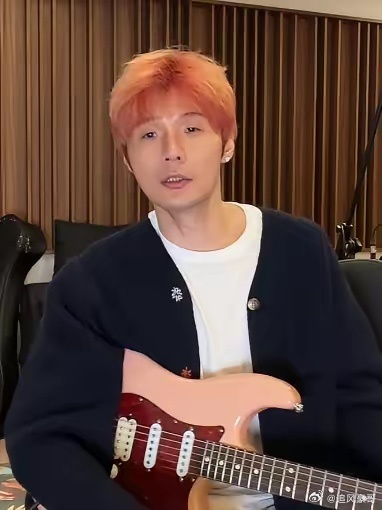 李荣浩指控单依纯侵权李荣浩发长文开撕单依纯，称单依纯强行侵权，喊话单依纯不要甩锅