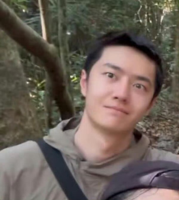 王一博的纯素颜什么水平？[思考][思考][思考]王一博照片是保密协议到期了吗 ​