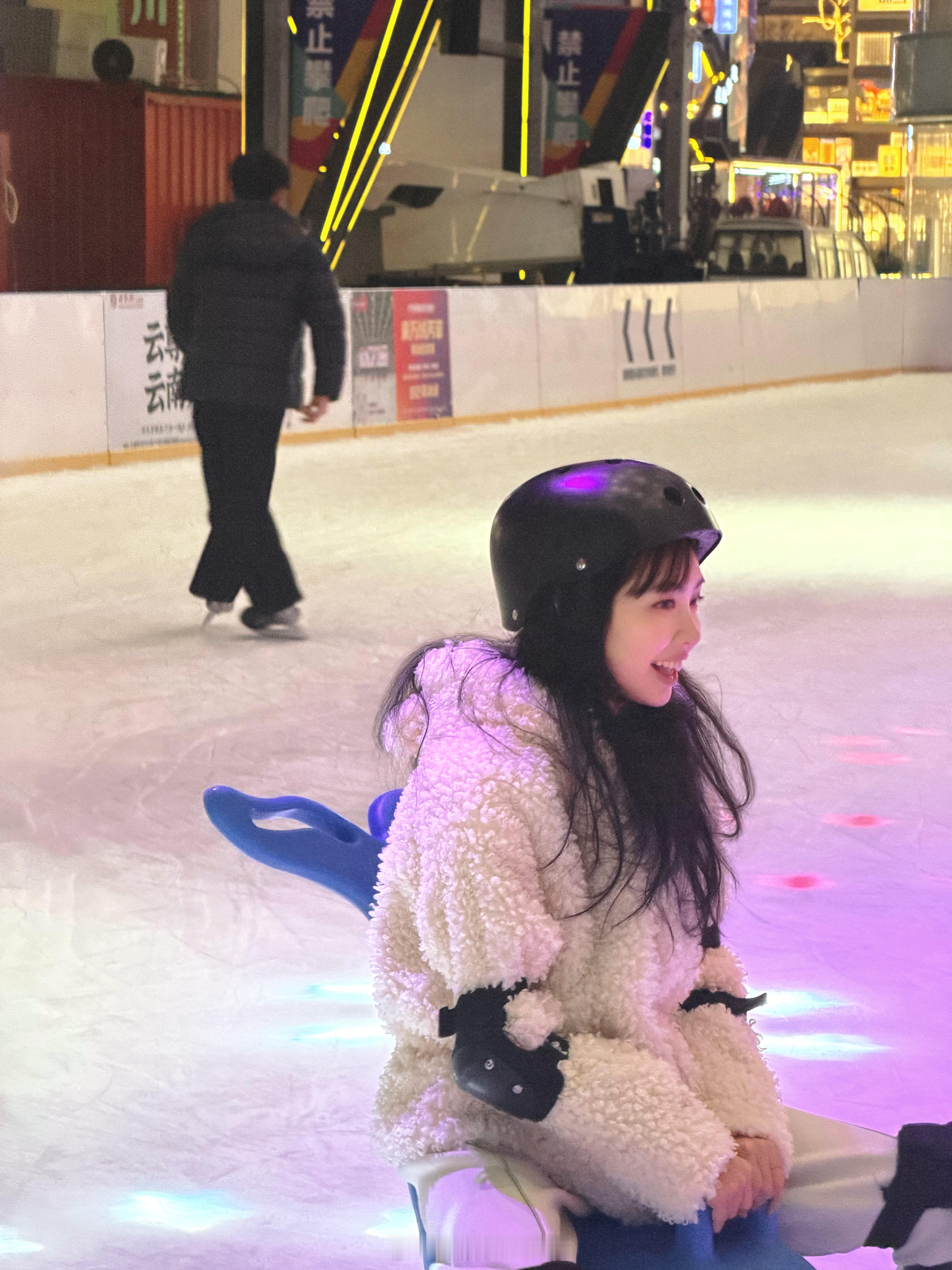 推着小海豚滑冰也算滑冰吧⛸️滑冰 北京·华熙LIVE五棵松