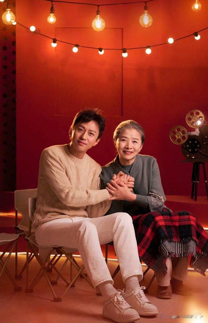 邓超这次的“碗”，
捧的是真大，
有时候不得不佩服。

一开始看迟蓬老师在旁边抹