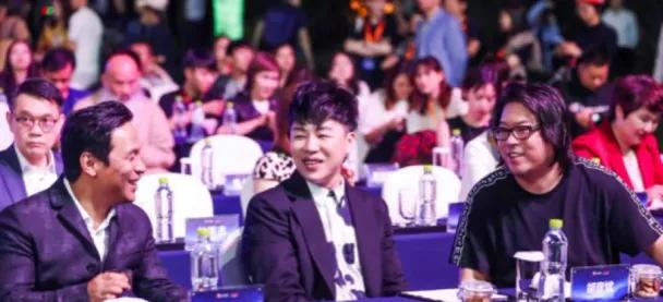 当年，胡彦斌对马云说：“我要考进你的商学院。”马云摆摆手：“你不缺36万学费，但