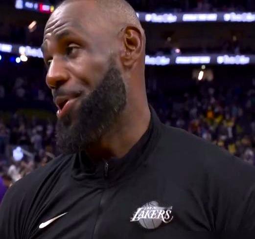 NBA哪有什么江湖，全都是算盘。
 

湖人球迷总盼着对手“送人情”，可太阳队转