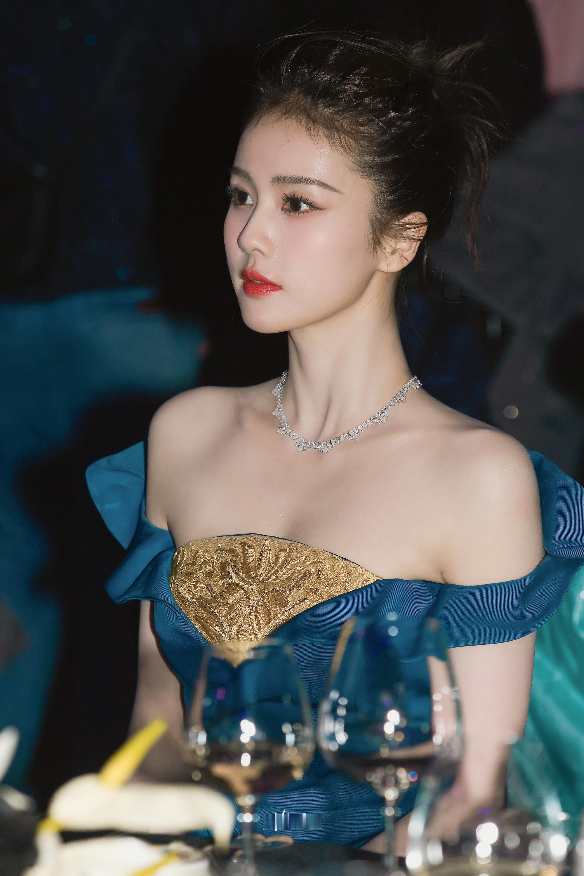 幼年体成长到少女时期·带点炸毛完全凤凰神女🌺 白鹿