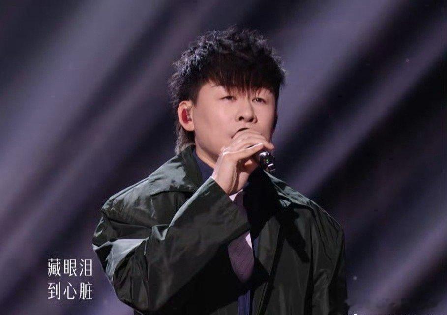 胡彦斌发型胡彦斌好像一直都是这发型，从再见爱人的时候就发现他好喜欢刘海儿但其实还