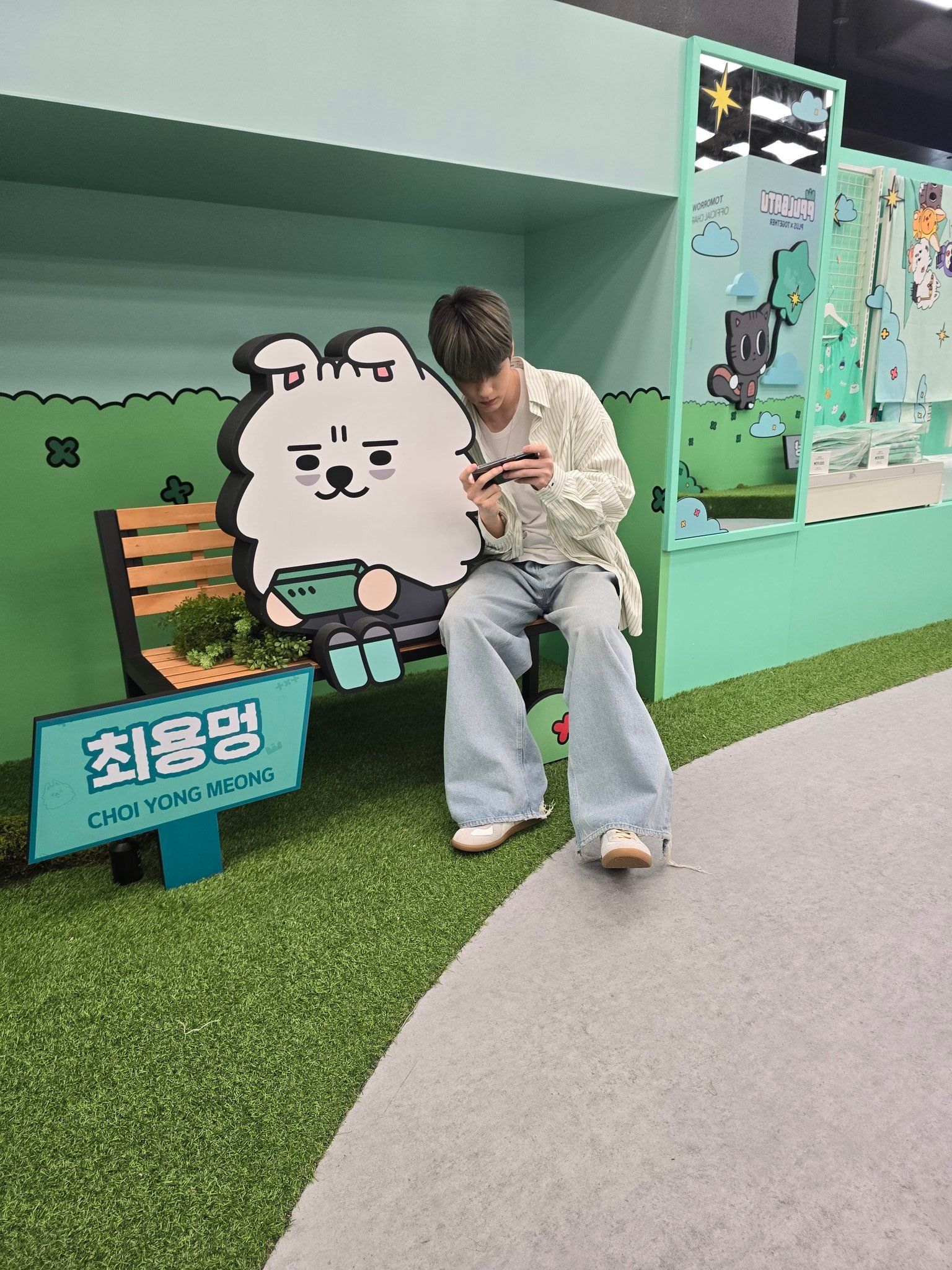 🐧：祝我的口香糖♡生日快乐！今天一定要做想做的一切，永远幸福！天气冷要穿暖和一