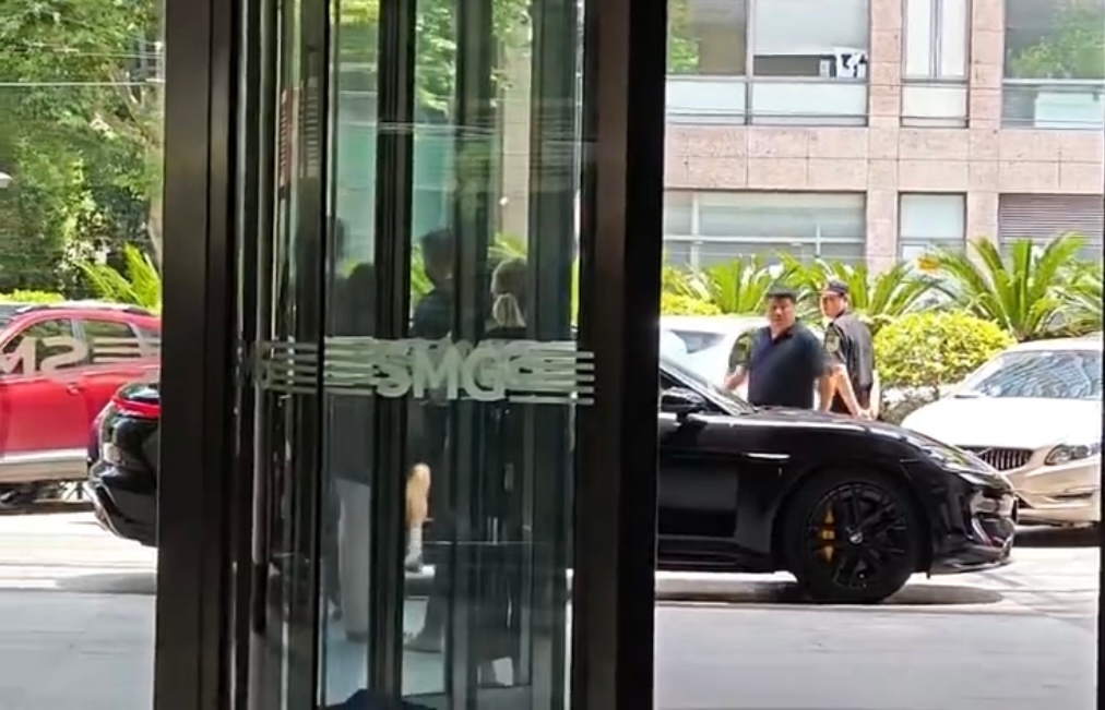 尚界这个车型真好看，从车上下来到入场这段我脑补了一万本小说了，就这个西装革履意气