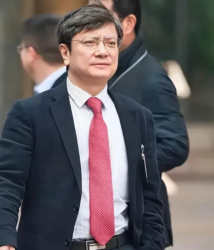 郑强教授爆金句：儿子不回乡，买房五套也枉然！文化传承才是家族之根！




“父