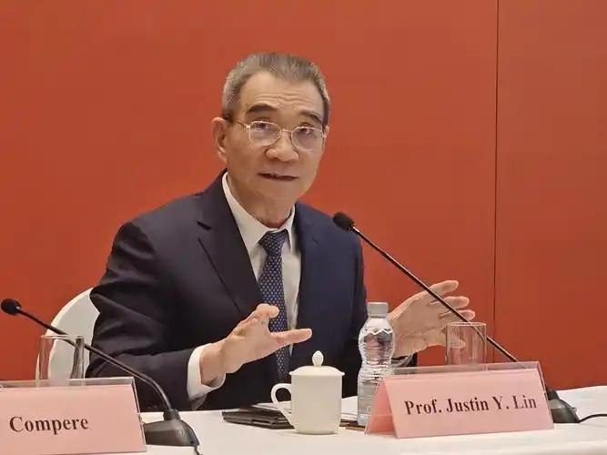 [月亮]林毅夫认为，如果中美不再进行贸易，那么作为一个拥有全球35%工业产值的大