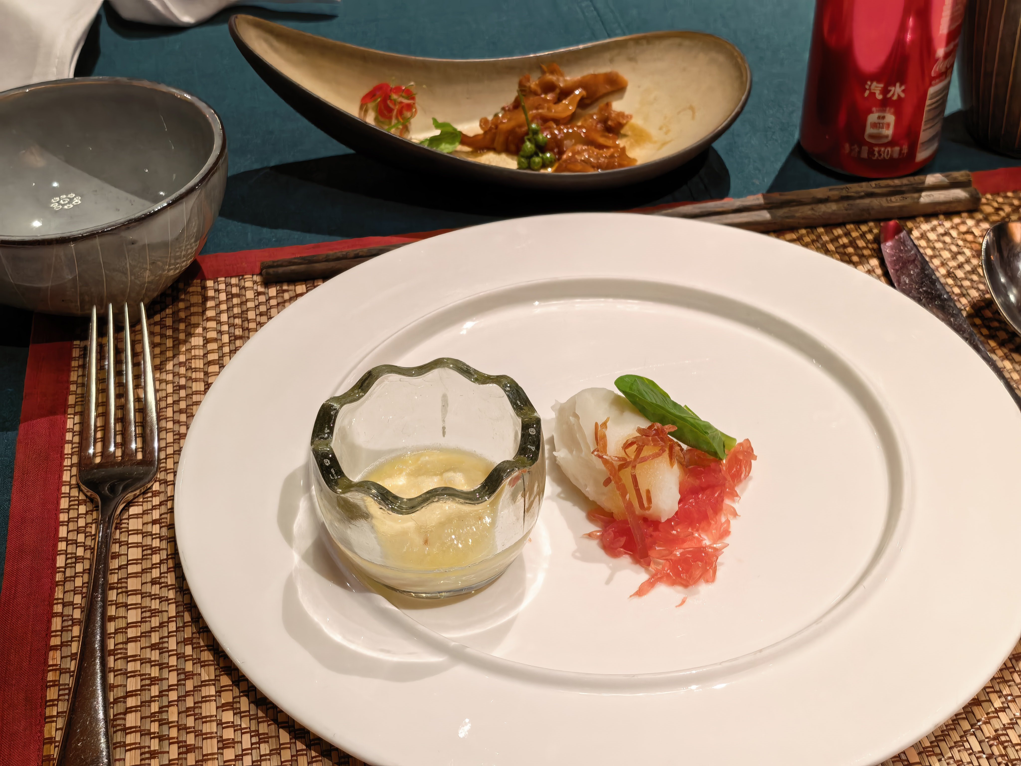 感谢方程豹的小伙伴邀请，在日照金山观景台上最好的酒店，吃着当地最有特色的菜。黑松