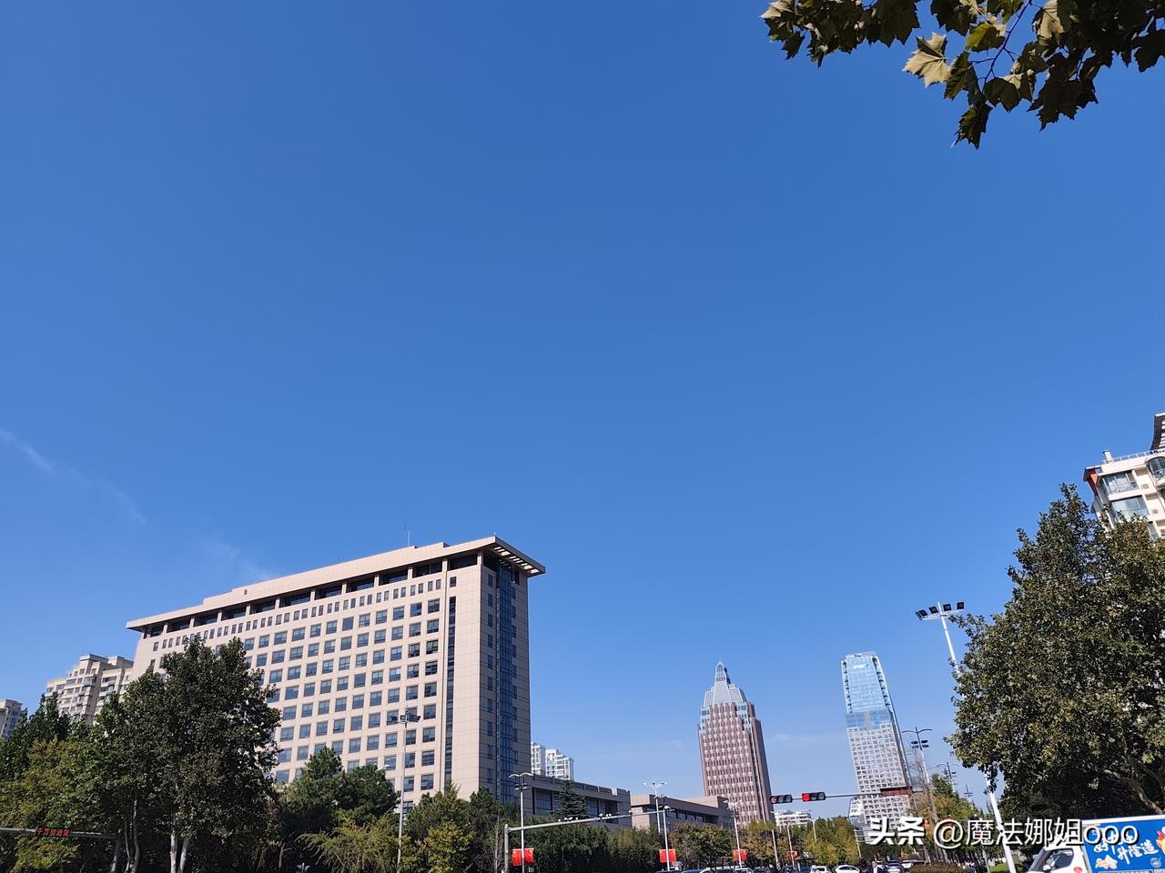 性格不社.恐，却与任何人保持距离，是不是有病?我病了50年了，没有一个朋友。
邻