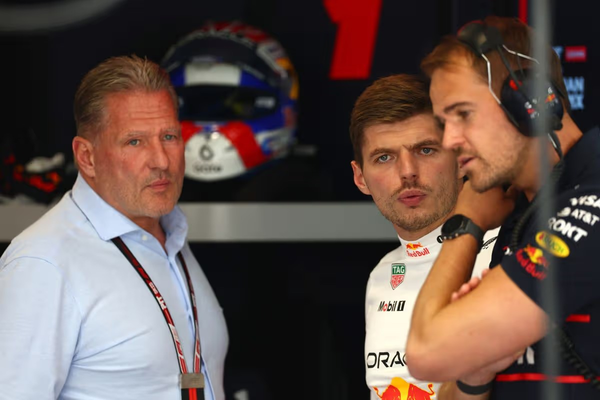 f1 据荷兰媒体De Limburger报道，红牛管理层目前对维斯塔潘感到非常不