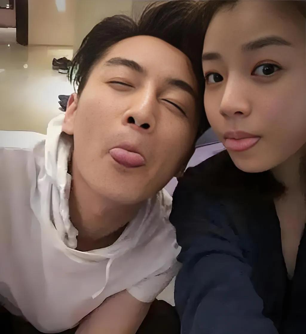 陈晓连陈妍希父亲葬礼都没去，看来是真的懒得配合了。

去年，媒体就拍到陈晓和陈妍