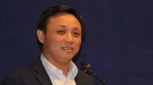 “退休工资太高了？”养老金倒挂引发全民热议，毛振华抛出现实追问，养老分配平衡需要