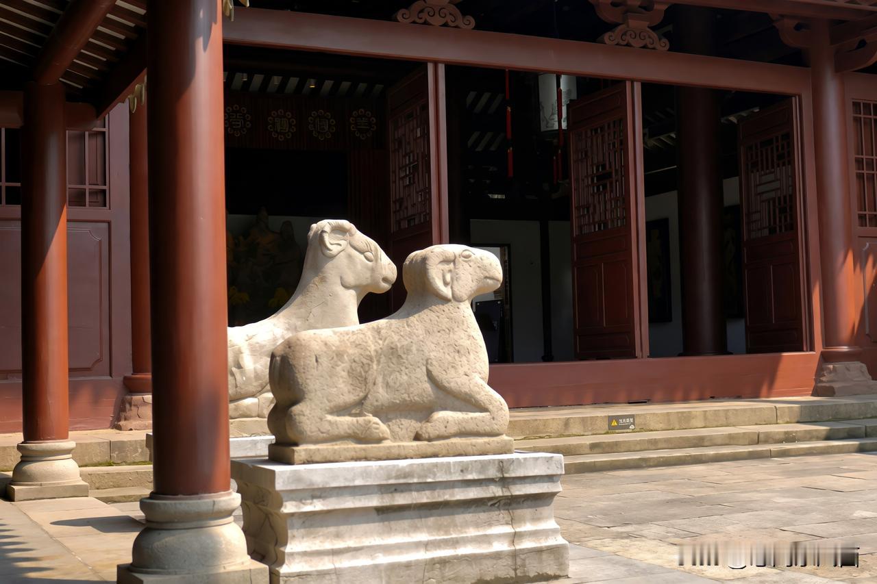 鹊梦千年，缘聚五羊仙观
漫步五羊仙观，明代石麒麟、古石羊静静伫立，仙林苑草木葱郁