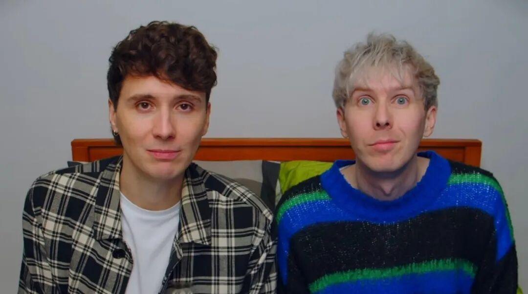 Dan Howell（丹·豪厄尔）和Phil Lester（菲尔·莱斯特）是英国